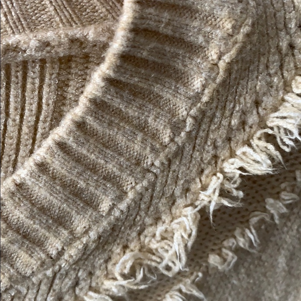 Sweater - Picture 4 of 6